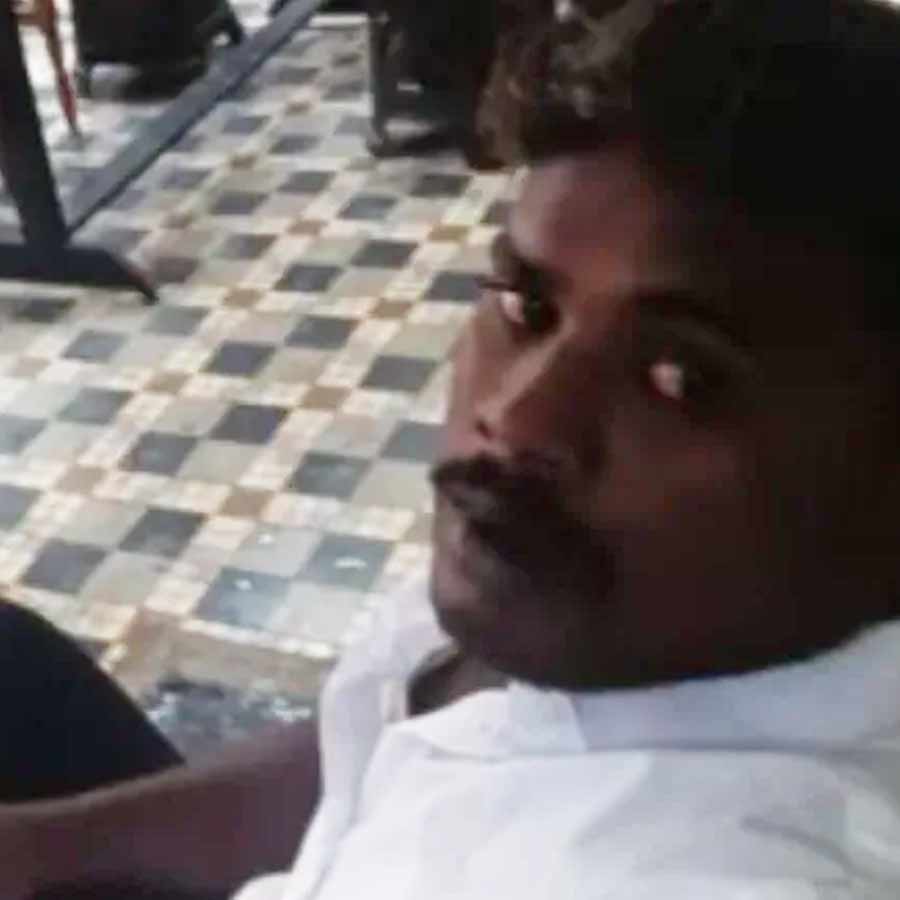 Man takes selfie with wife after her death in Tamil Nadu dgtl