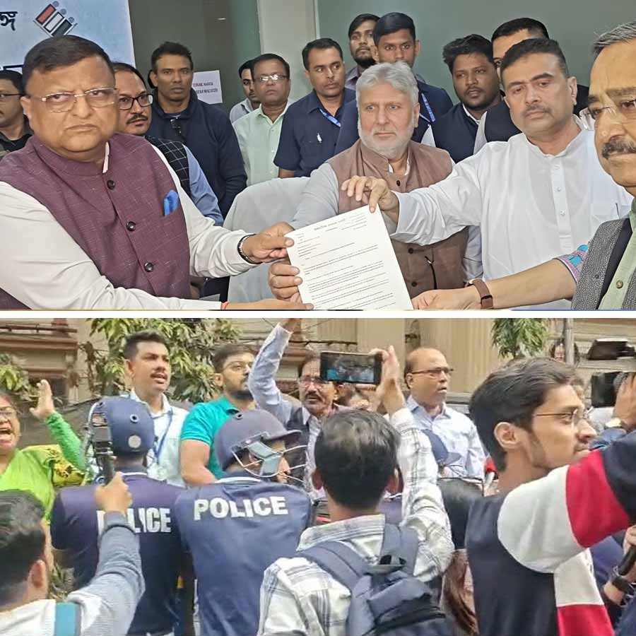 (উপরে) সোমবার দুপুরে সিইও দফতরের ভিতরে শুভেন্দু অধিকারীর নেতৃত্বে বিজেপির প্রতিনিধিদল। বাইরে বিক্ষোভ ‘বিএলও অধিকার রক্ষা কমিটি’-র (নীচে)।