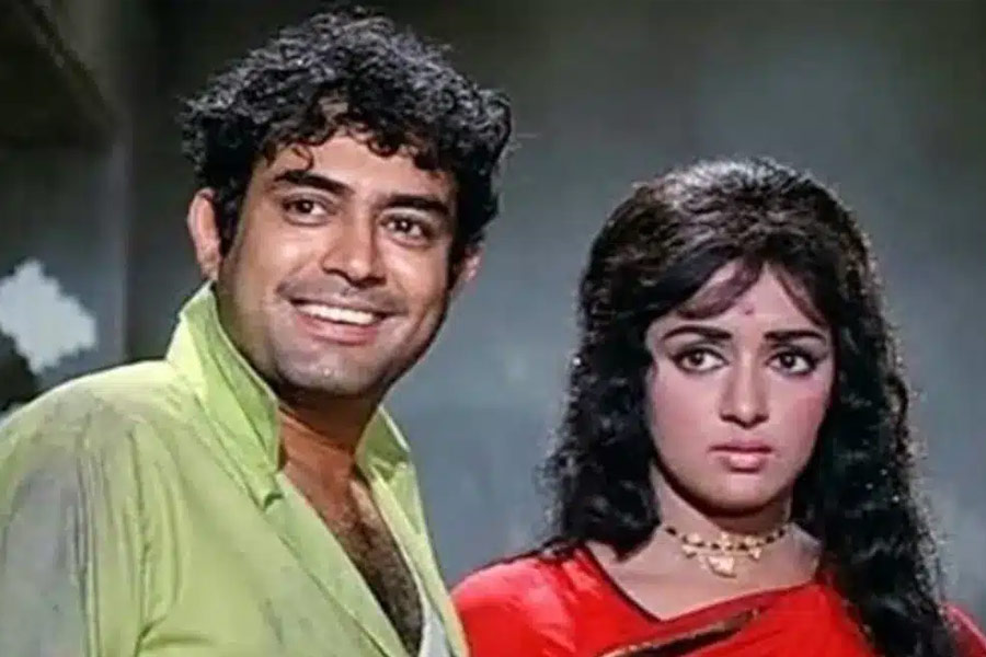 হেমার কাছে সঞ্জীব দাবি করেছিলেন যে, বিয়ের পর নায়িকাকে অভিনয়জগৎ থেকে সরে যেতে হবে। অভিনয় নিয়ে কেরিয়ারে বহু দূর এগিয়ে যেতে চেয়েছিলেন হেমা। শর্তে রাজি ছিলেন না বলে সঞ্জীবের বিয়ের প্রস্তাব ফিরিয়ে দিয়েছিলেন নায়িকা।