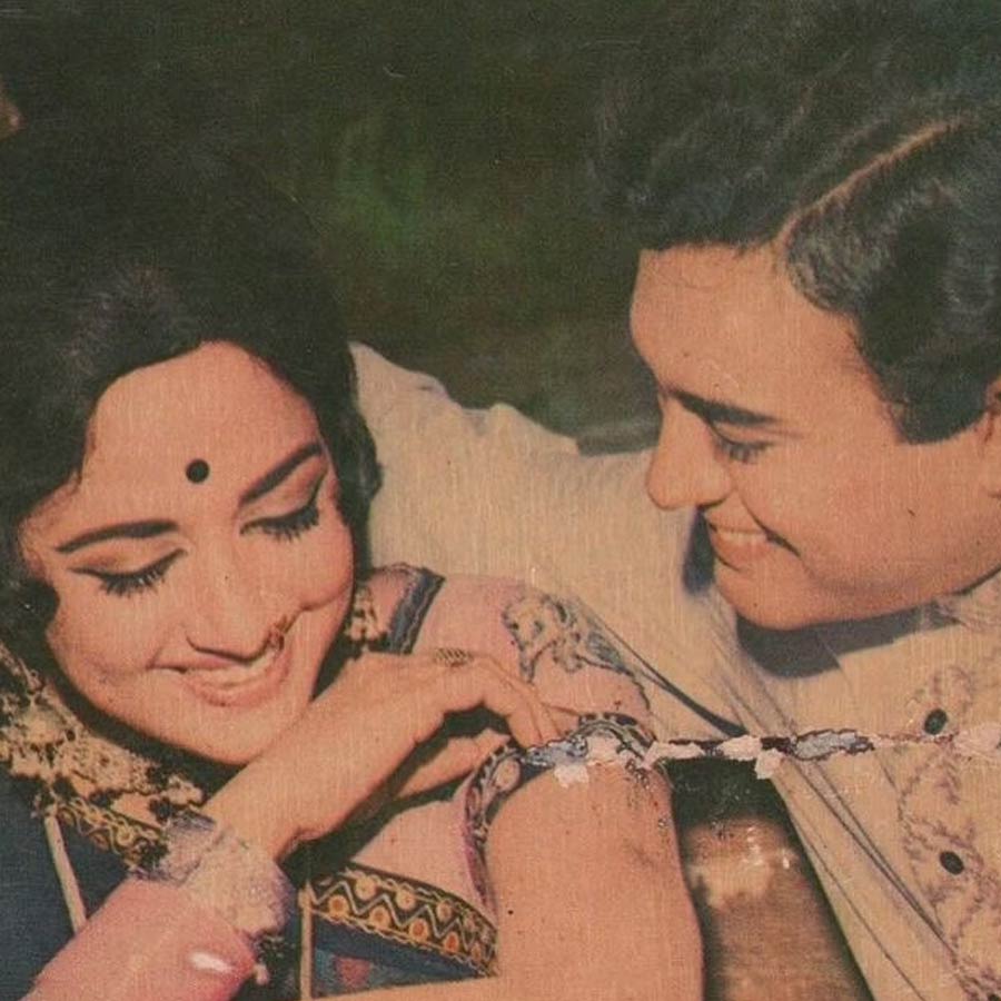 হেমার সঙ্গে সংসার করার স্বপ্ন চিরতরে ভেঙে গিয়েছিল সঞ্জীবের। সেই শোকে নাকি মদ-মাংসের দিকে ঝুঁকে পড়েছিলেন অভিনেতা। অতিরিক্ত মদ্যপান করে স্বাস্থ্যও ভেঙে পড়েছিল তাঁর।