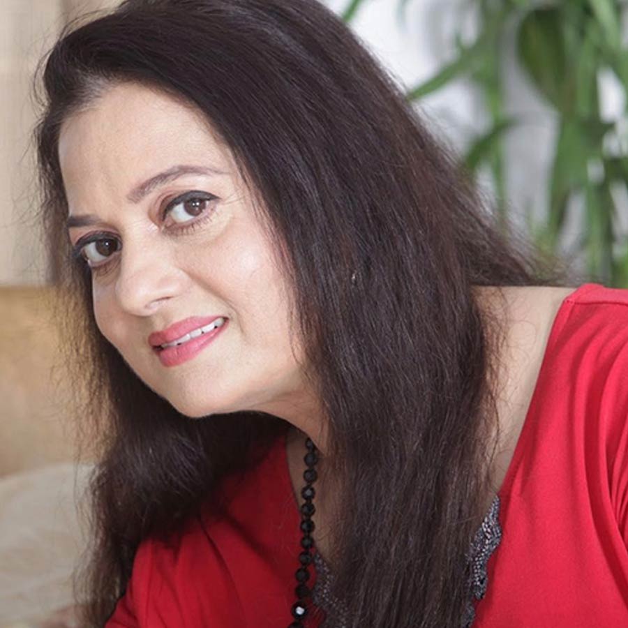 বিজয়েতার ধারণা, সঞ্জীব হয়তো আগে থেকেই তাঁর স্বাস্থ্যের অবনতির কথা চিন্তা করেছিলেন। সুলক্ষণাকে বিয়ে করলেও তাঁদের দাম্পত্যজীবন যে দীর্ঘ হবে না, তা জানতেন অভিনেতা। সে কারণেই হয়তো নায়িকার বিয়ের প্রস্তাব বার বার ফিরিয়ে দিতেন তিনি।