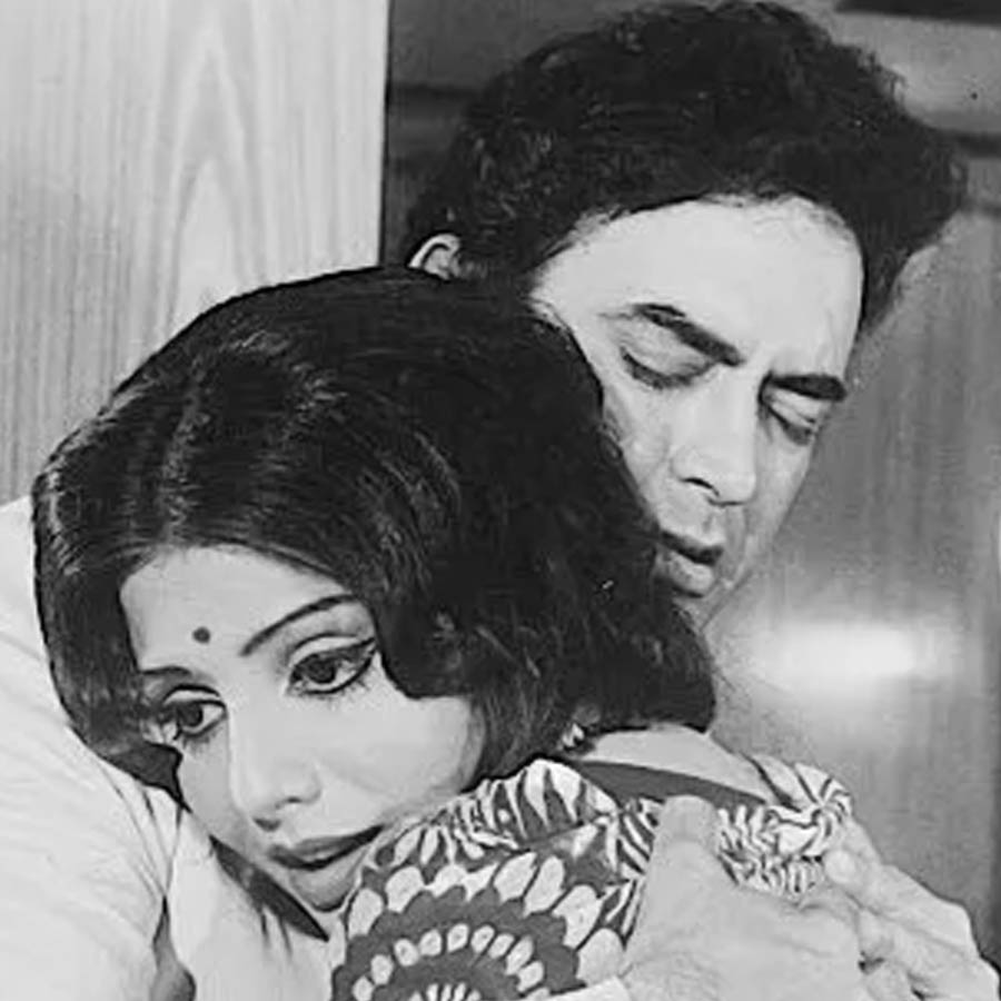 জীবনকালে সঞ্জীবের সঙ্গে সংসার বাঁধতে না পারলেও মৃত্যুর সময় মনের মানুষের সঙ্গে চিরকালের জন্য জুড়ে যান সুলক্ষণা। সঞ্জীব এবং তাঁর মৃত্যুদিন একই। নভেম্বর মাসের ৬ তারিখেই মারা যান সঞ্জীবের আত্মজন।