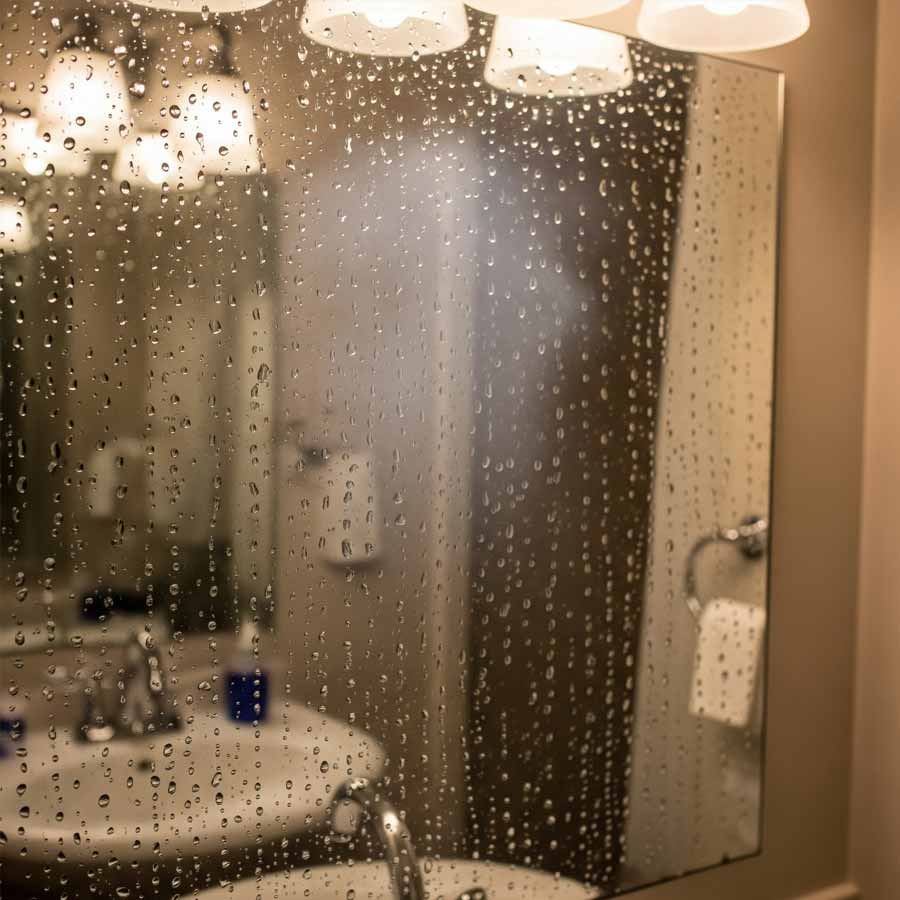 ভেজা বাথরুম থেকে রেহাই মিলবে কিসে?