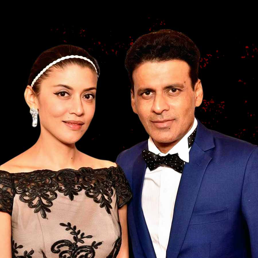 স্ত্রী শাবানা রাজ়ার সঙ্গে মনোজ বাজপেয়ী।