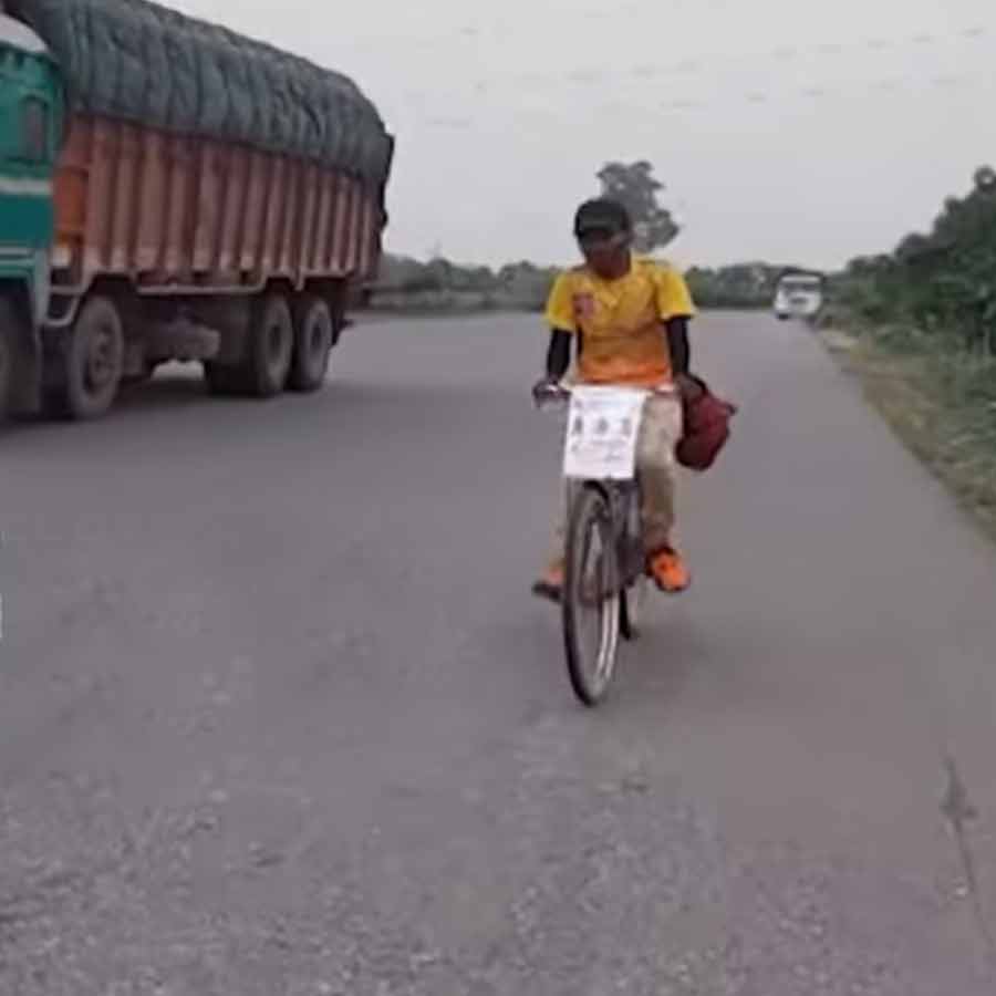 সাইকেলে সৌভিকের চেন্নাই যাত্রা।