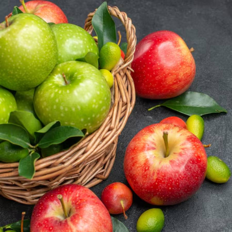 How to choose between green and red apples in terms of health benefits and nutrients dgtl