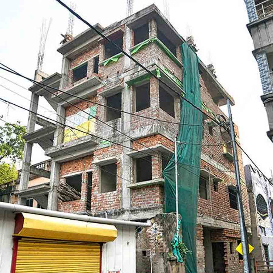 Howrah Municipality has filed an FIR at the police station after a student was injured after a section of an under-construction multi-storey building collapsed