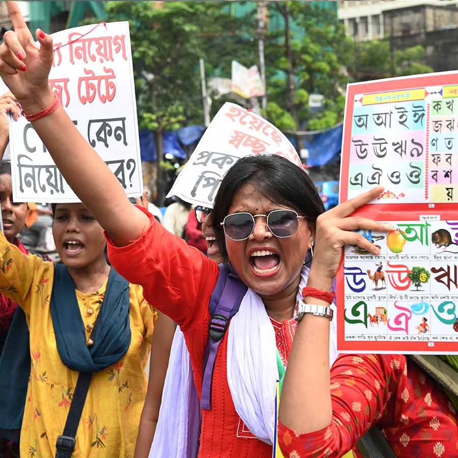 Deprived candidates reaction after calcutta high court verdict about 32 thousand job case in wb primary school dgtl