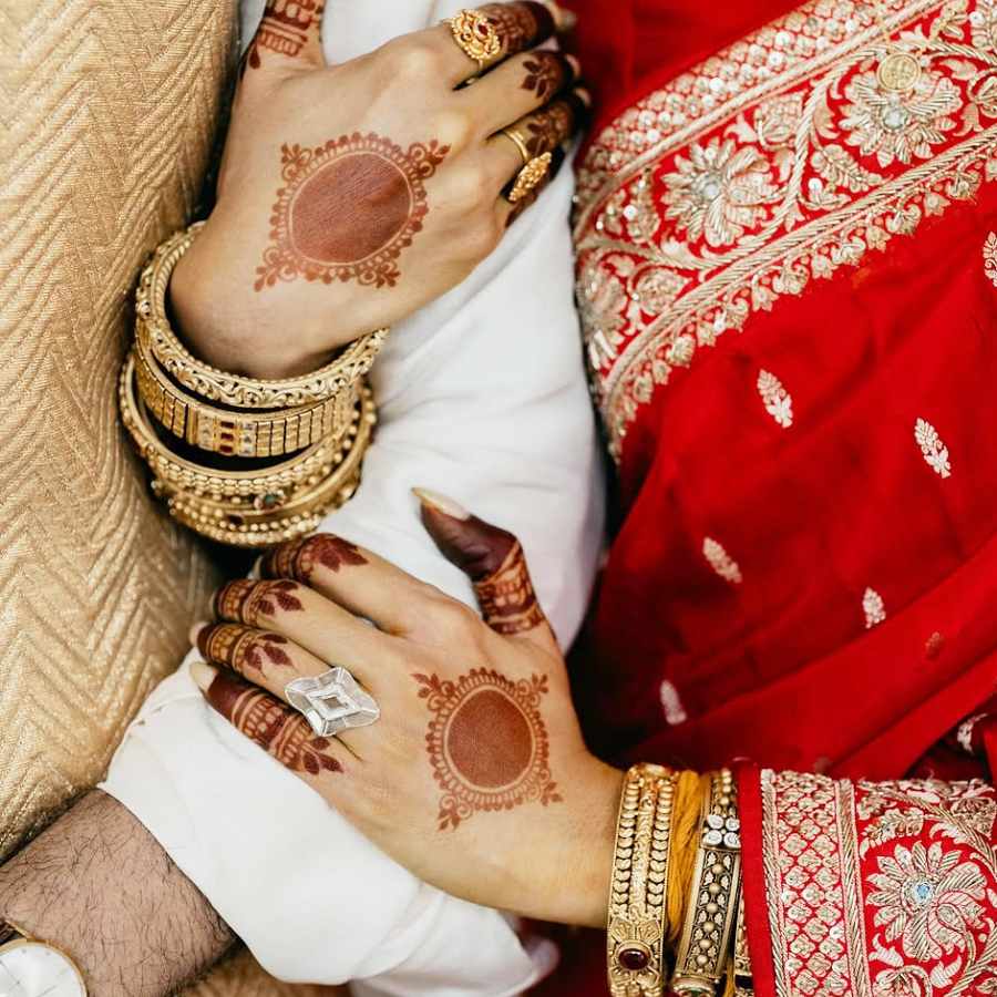 সমান্থার বিয়ের এই ছবি থেকেই তাঁর আংটি নিয়ে আলোচনা শুরু হয়। 