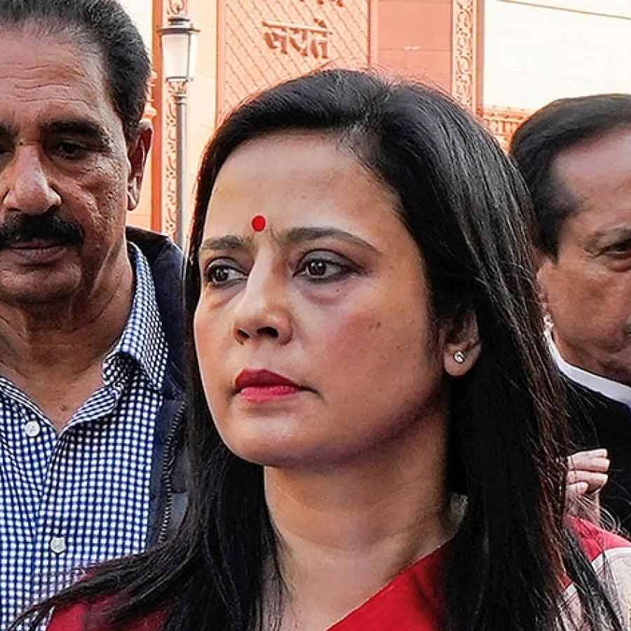TMC Mahua Moitra warns Odisha Police about harassment of Bengali migrant workers