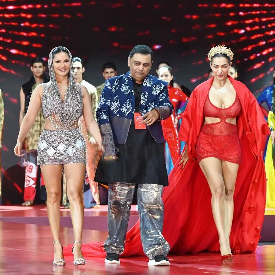 বিশ্ব এডস দিবসে ছিল ফ্যাশন শো। 