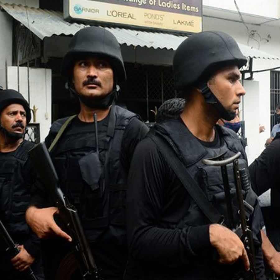 চরবৃত্তির অভিযোগে গুজরাতের সন্ত্রাসদমন শাখার হাতে গ্রেফতার দু’জন।