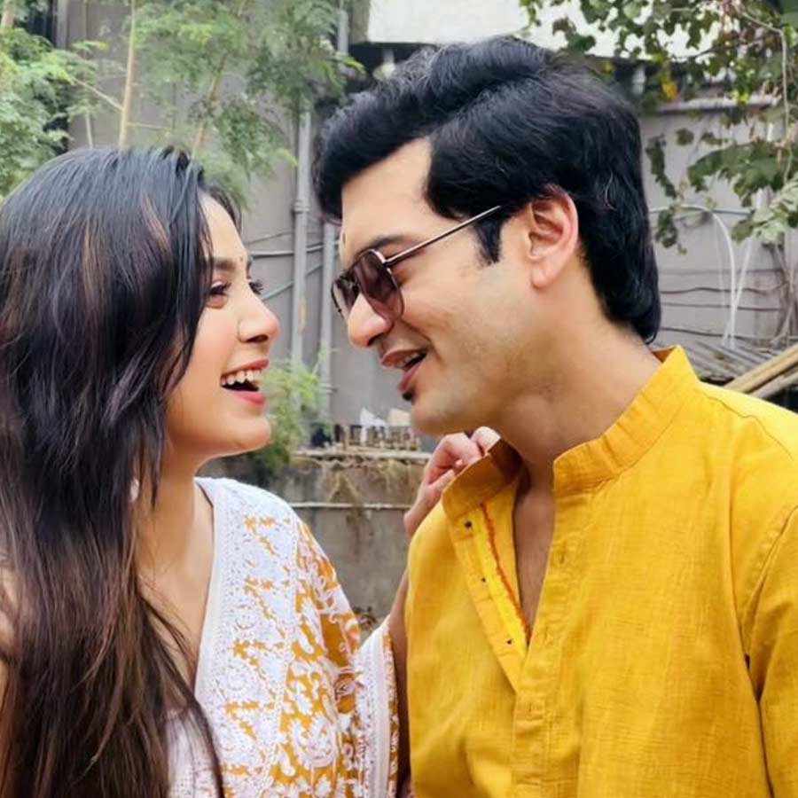 শার্লি-অভিষেকের জীবনে তৃতীয় ব্যক্তি?