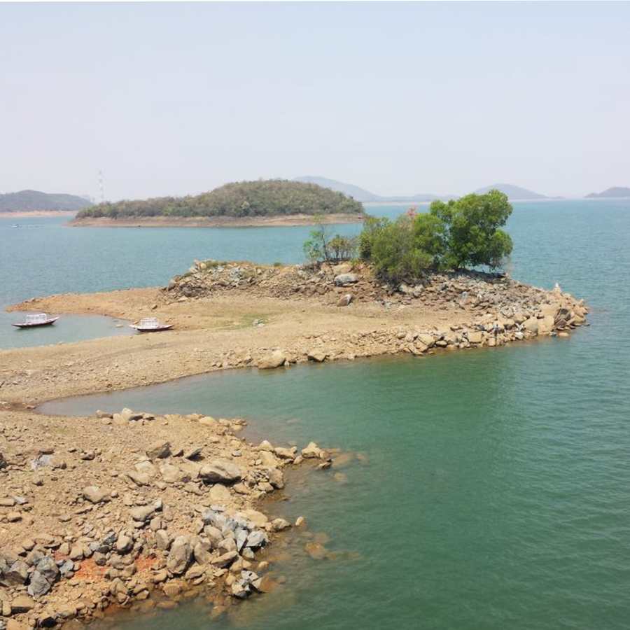 মাইথনও পিকনিক এবং ঘোরার জন্য ভাল জায়গা।