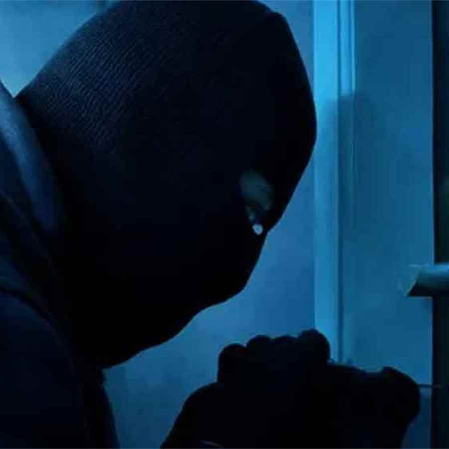 Thief kept 50 rupees after stealing everything from shop on Kalna dgtld