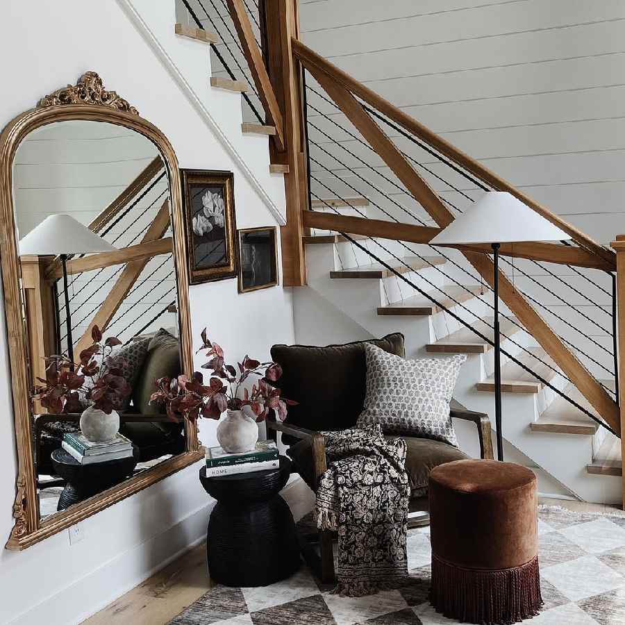 বাড়ির প্রবেশ দরজার পরের অংশটি সাজাবেন কী ভাবে?