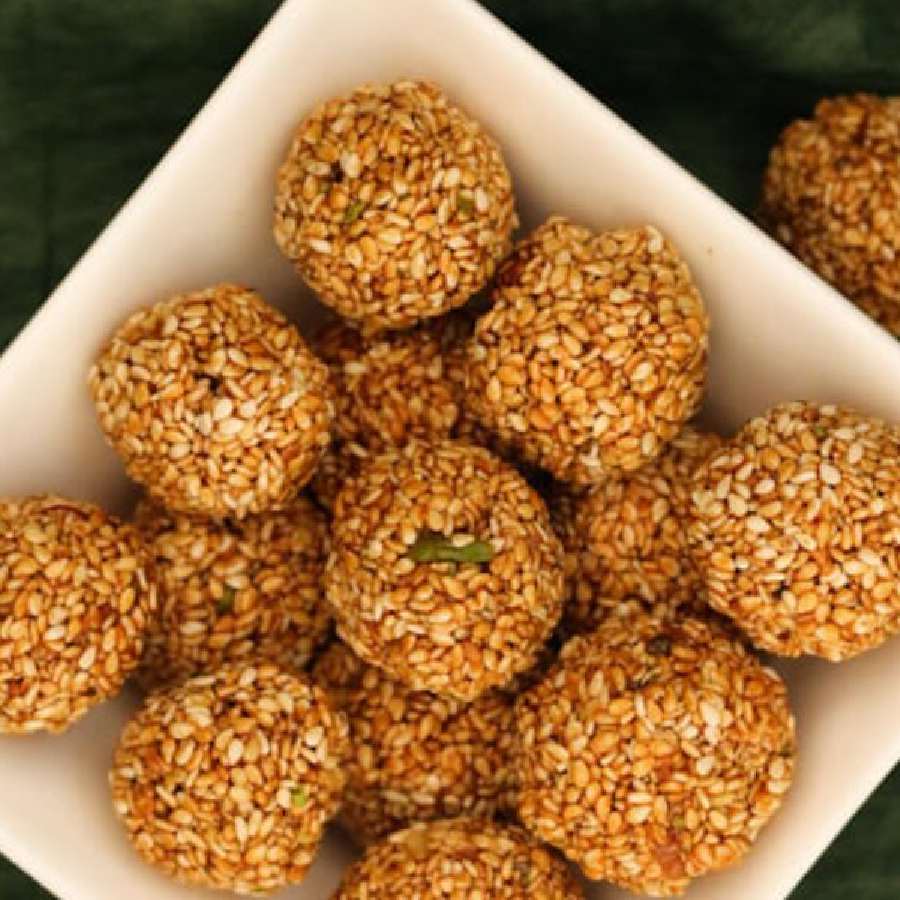 তিলের নাড়ু।