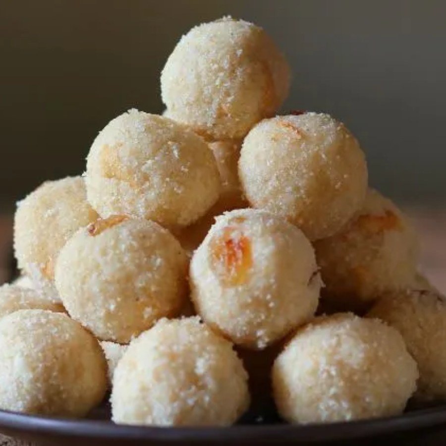 সুজির নাড়ু।