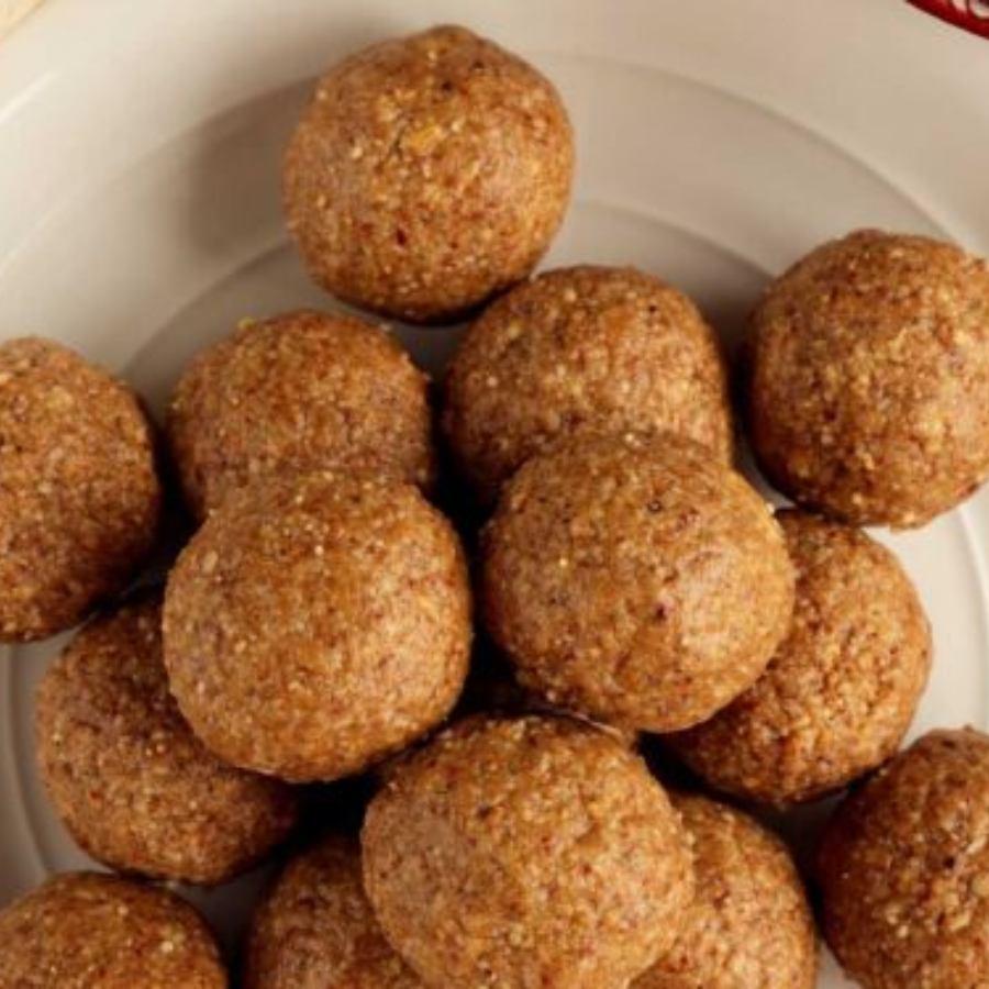 বাদামের নাড়ু।