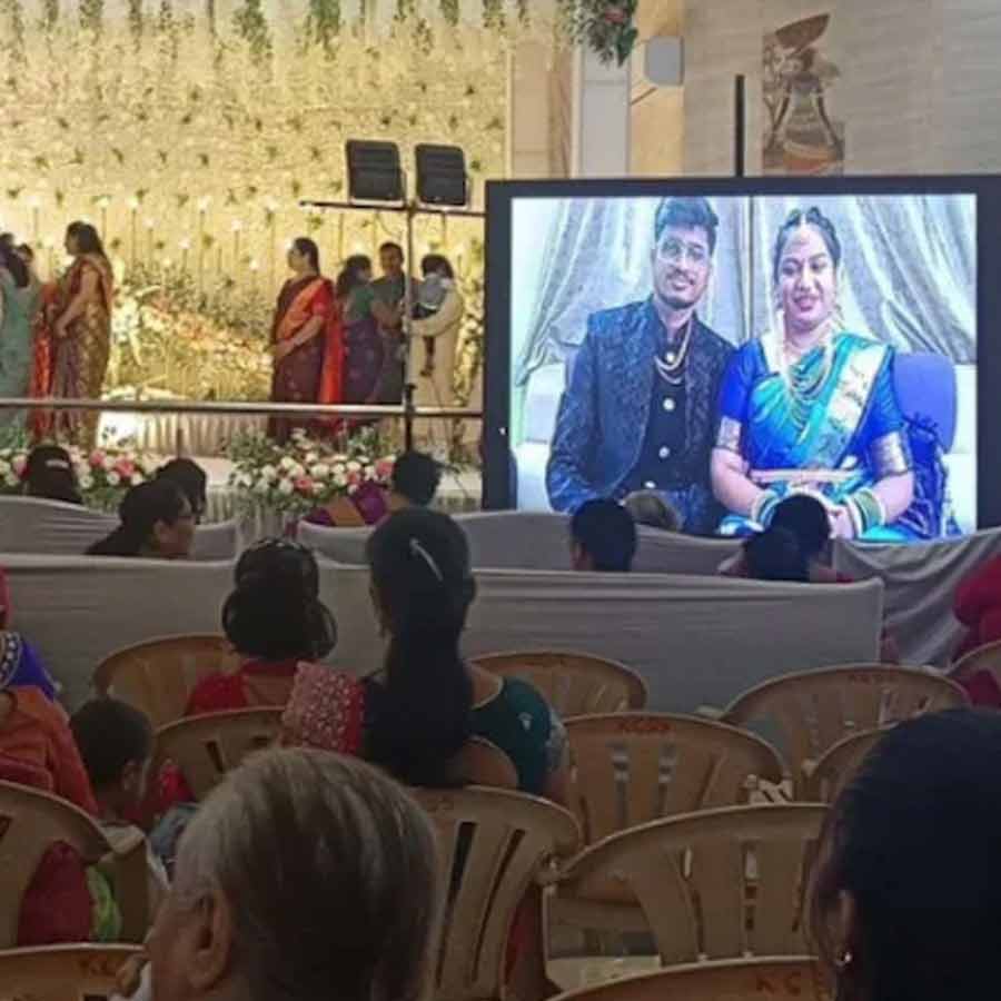 Indigo flights cancelled, Techie couple attends their marriage reception online