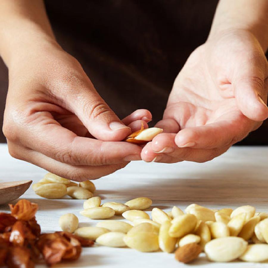 কাঠবাদামের খোসা কী কী কাজে লাগতে পারে?