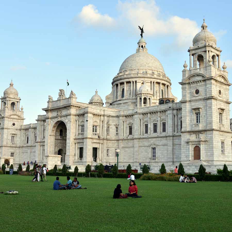 ভিক্টোরিয়া মেমোরিয়াল হল ছাড়াও কলকাতায় ঘোরার আছে অনেক জায়গা।