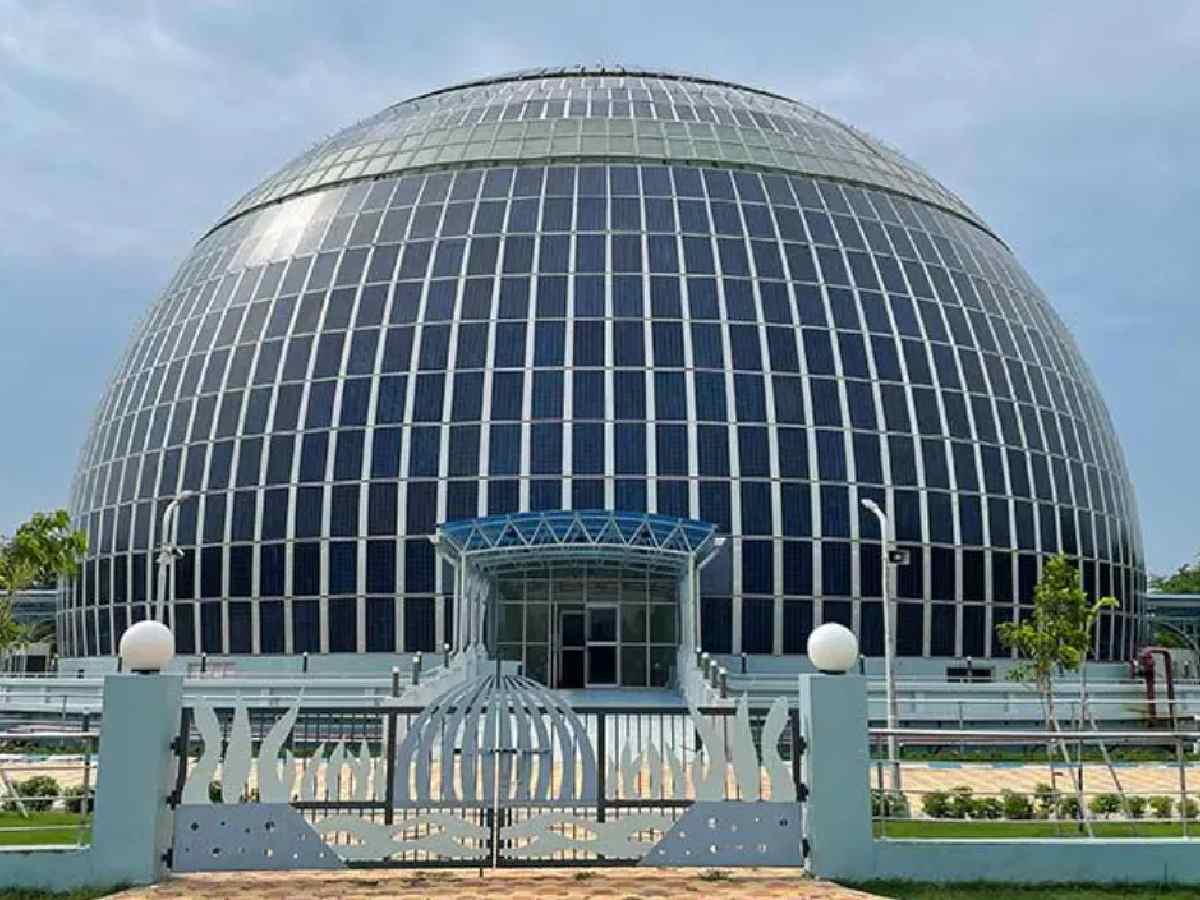 সৌরশক্তি পরিচালিত গম্বুজটি রয়েছে ইকোপার্কের ৬ নম্বর প্রবেশ দ্বারের কাছে।