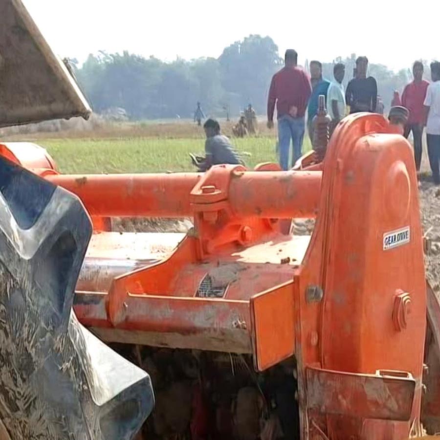 ট্রাক্টরের সামনে পড়ে মৃত্যু ছাত্রের।