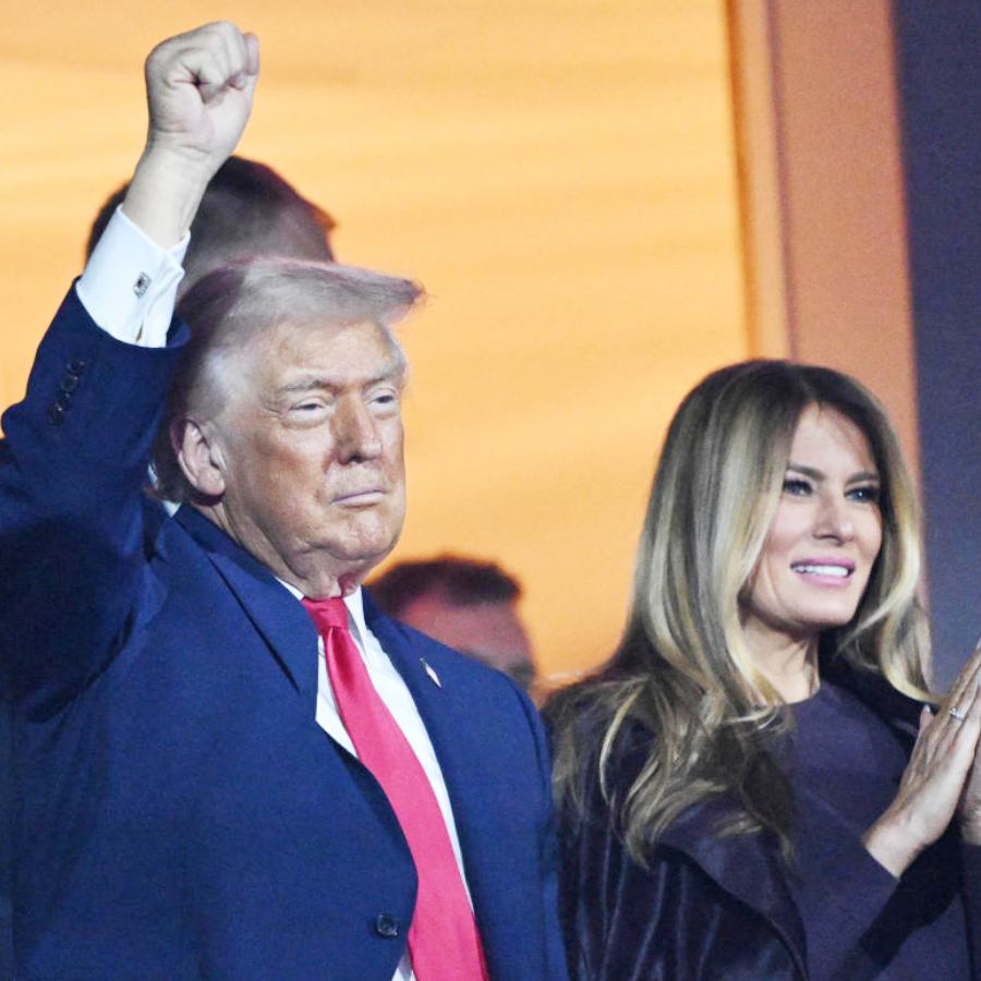 স্ত্রী মেলানিয়ার সঙ্গে ট্রাম্প।