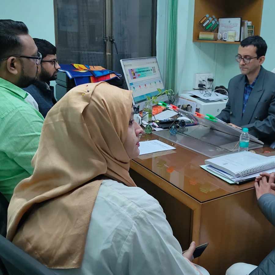 নির্বাচন কমিশনের দফতরে প্রদেশ যুব কংগ্রেস নেতৃত্ব। কলকাতায়।