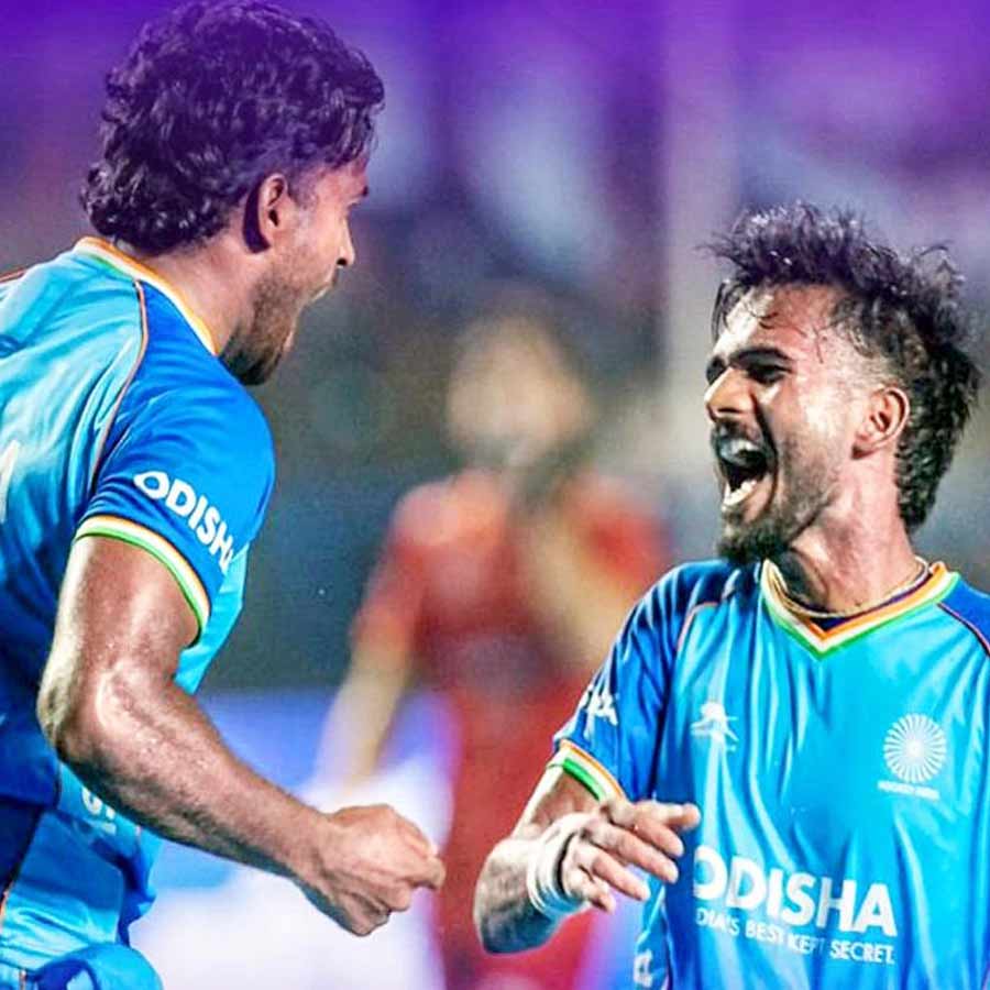 উৎসব: গোলের পরে ভারতের হকি খেলোয়াড়রা। উৎসব: গোলের পরে ভারতের হকি খেলোয়াড়রা।