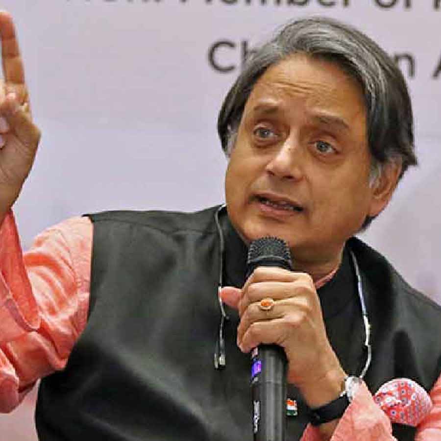 শশী তারুর।