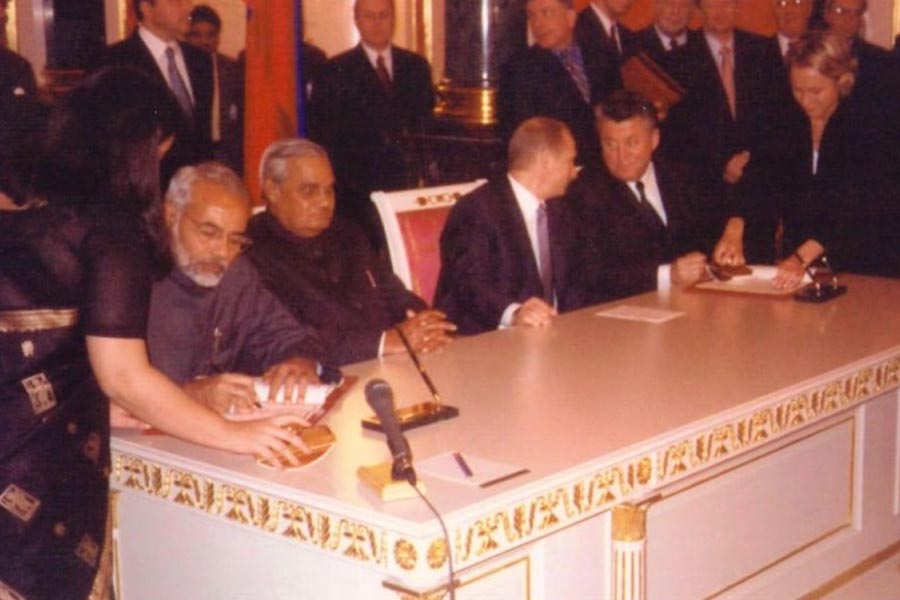PM Narendra Modi first time met Vladimir Putin in 2001, photos go viral amid Russian President’s India visit