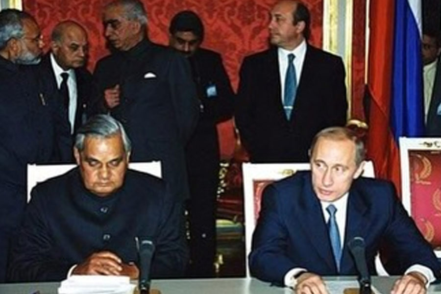 PM Narendra Modi first time met Vladimir Putin in 2001, photos go viral amid Russian President’s India visit