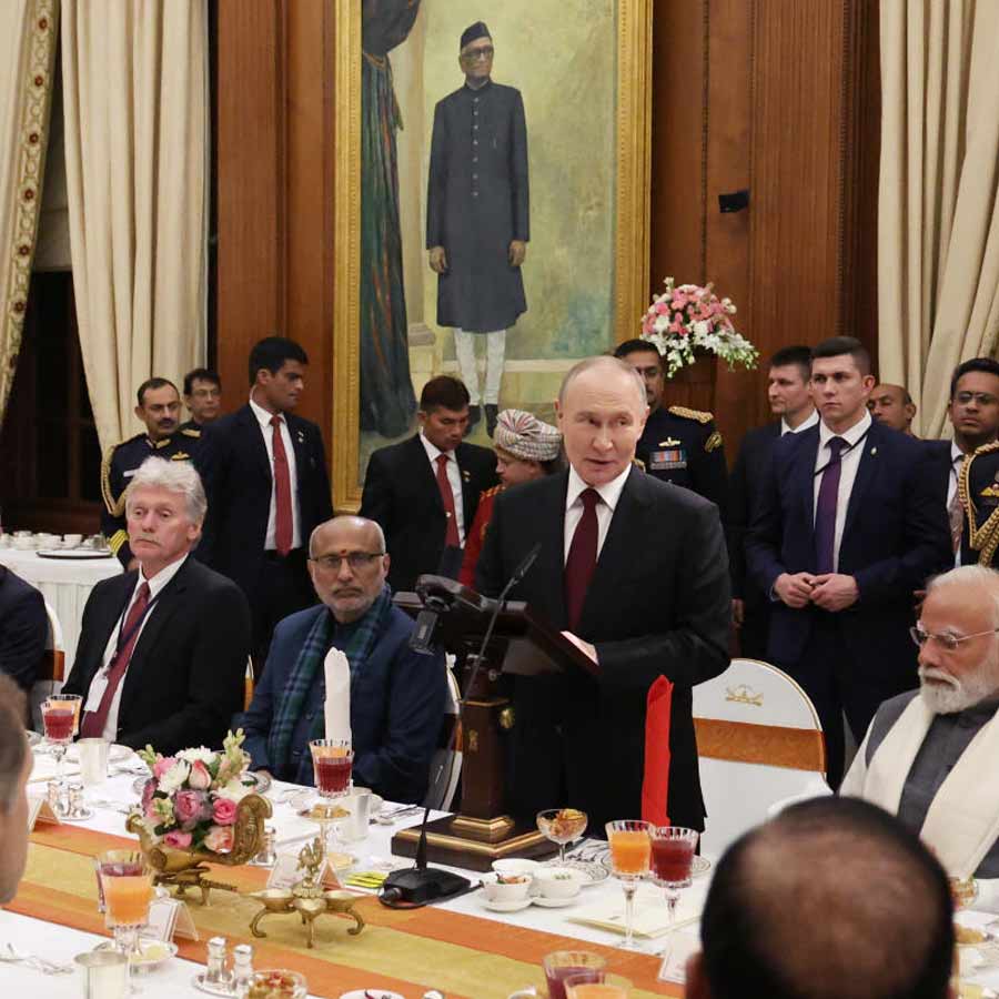 রাষ্ট্রপতি ভবনের নৈশভোজে রাশিয়ার প্রেসিডেন্ট ভ্লাদিমির পুতিন। শুক্রবার।