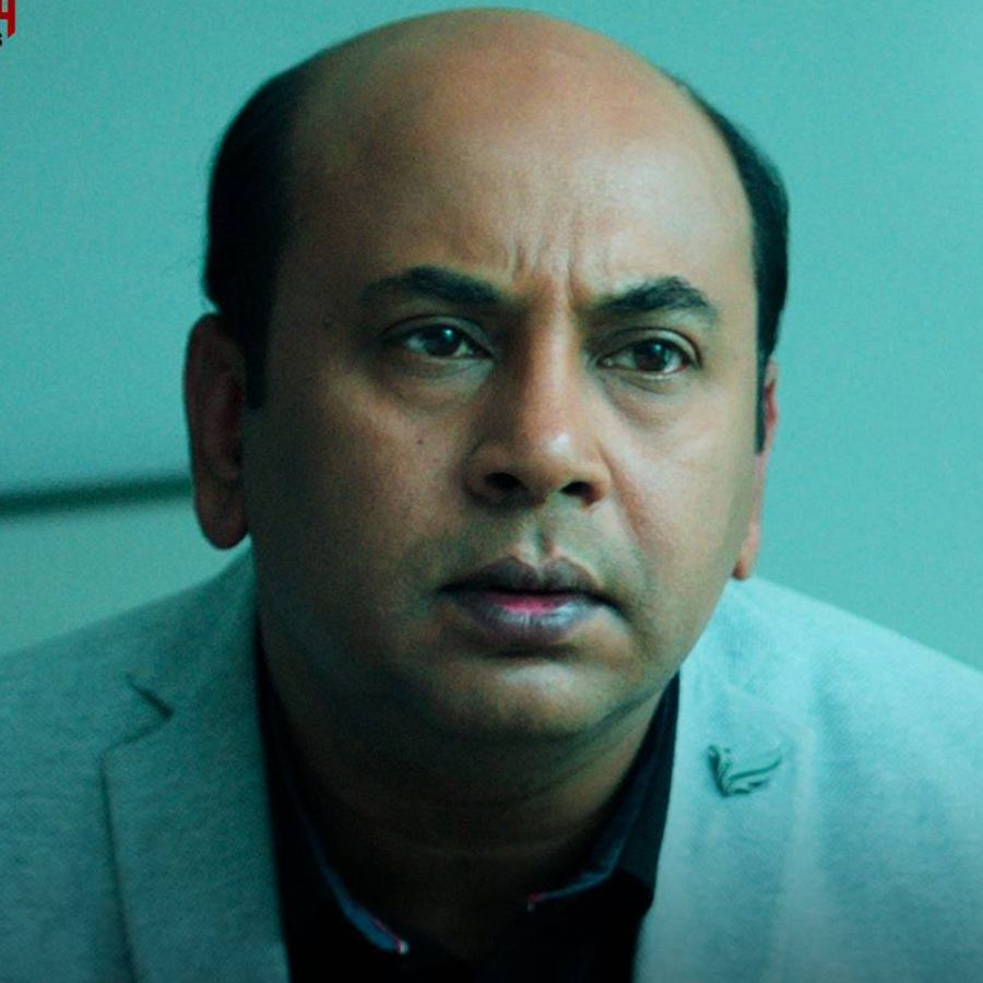 দুর্ঘটনার সম্মুখীন অনির্বাণ চক্রবর্তী। ছবি: সংগৃহীত।