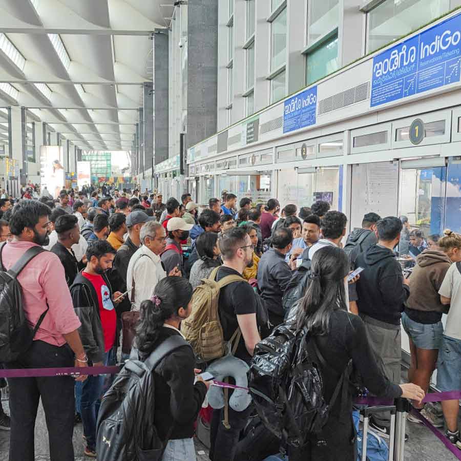 ইন্ডিগো বিভ্রাটের জেরে বিমানবন্দরে বিশৃঙ্খলা।