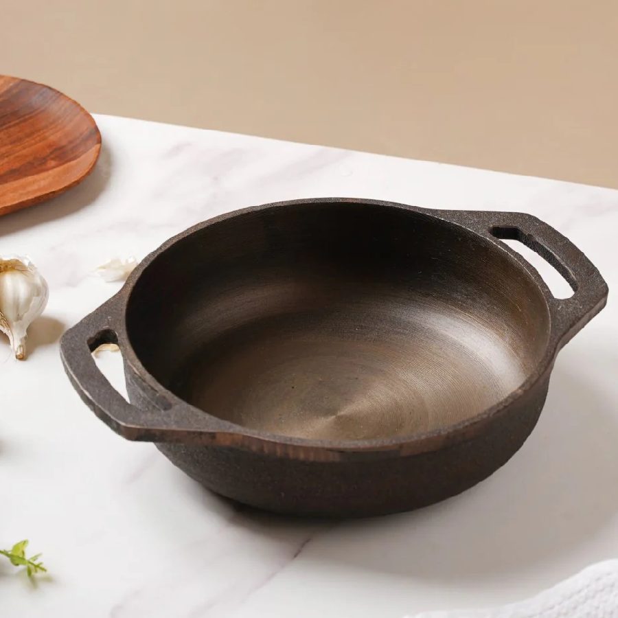 লোহার কড়াই কাজ করবে ননস্টিকের মতো। কী ভাবে তা সম্ভব?