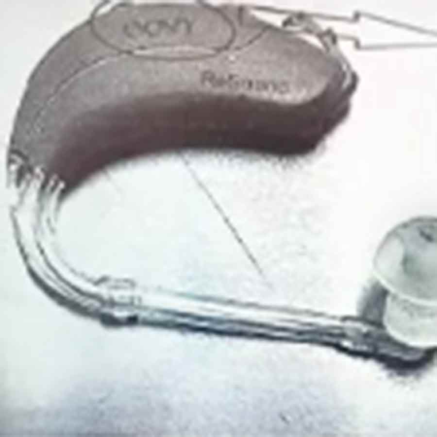 রোগীর কাছে বিক্রি করা শ্রবণযন্ত্রে সরকারী ছাপ মারা।