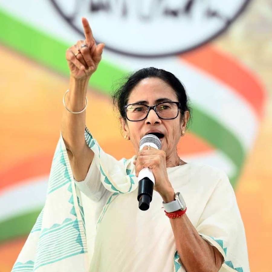 সোমবার সপ্তাহের প্রথম দিনেই দুদিনের উত্তরবঙ্গের কোচবিহার সফরে মুখ্যমন্ত্রী মমতা বন্দ্যোপাধ্যায়।