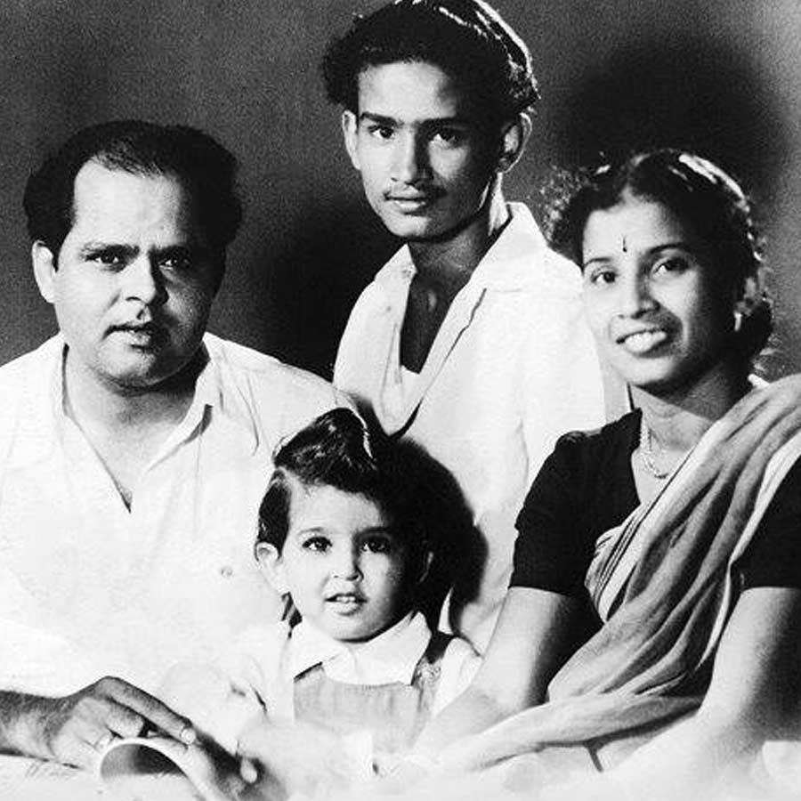 Roshan Lal Nagrath with his family