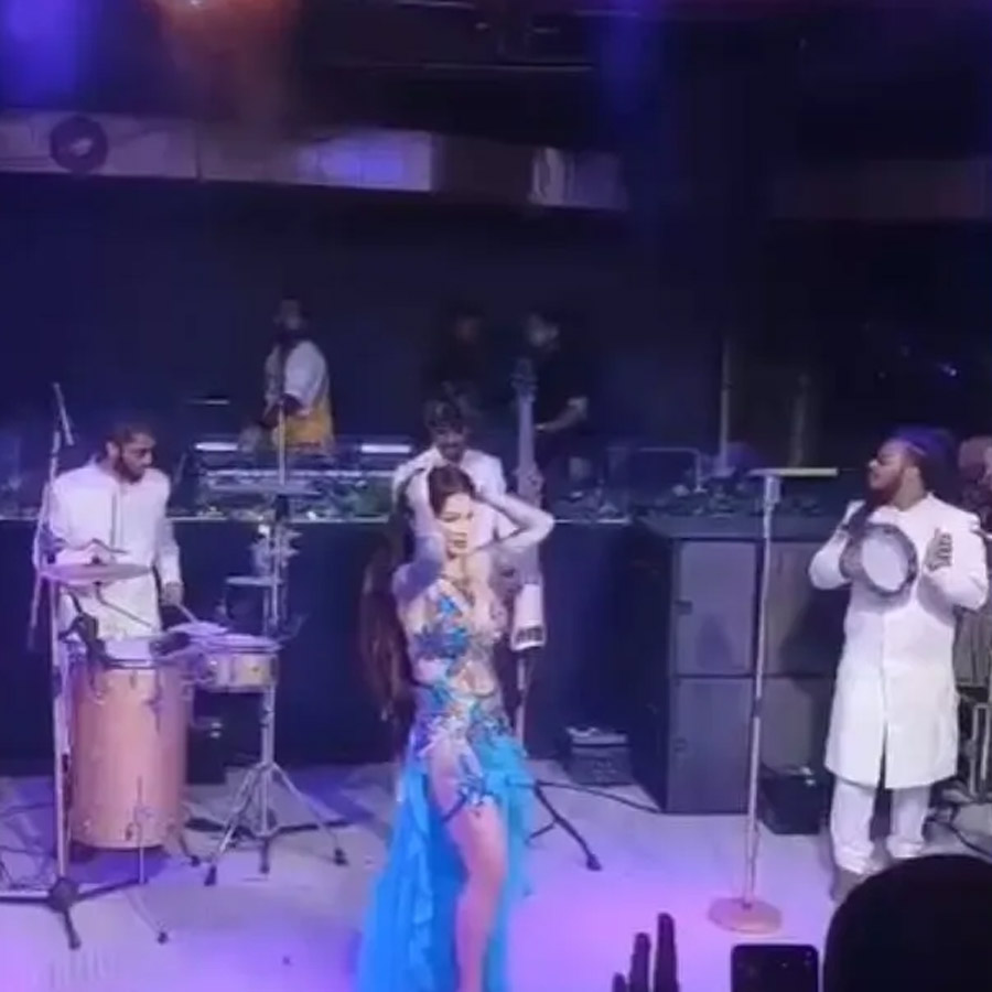 গোয়ার নৈশক্লাবের সেই নর্তকী।