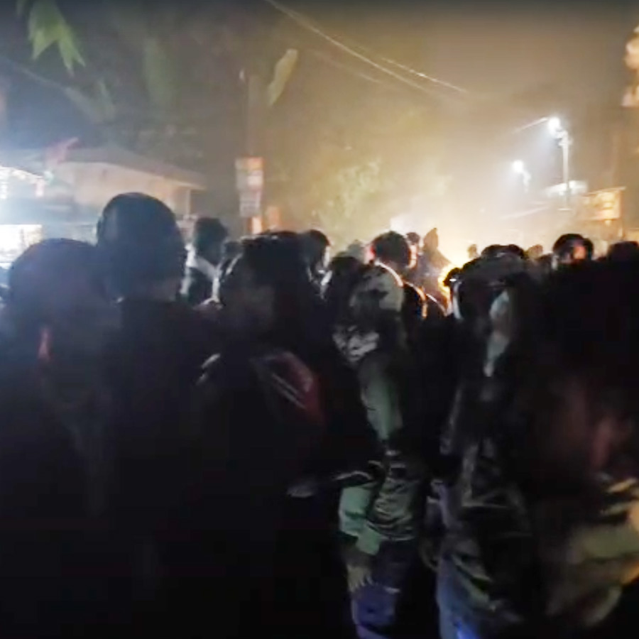 হাসনাবাদে তৃণমূলের পঞ্চায়েত সমিতির সভাপতির গাড়িতে হামলা! উত্তেজনা ছড়িয়েছে এলাকায়।