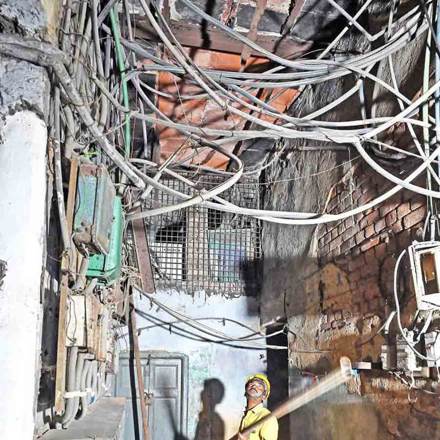 A section of residents of Bowazar complain that their houses are being damaged by vibrations caused by Metro railways