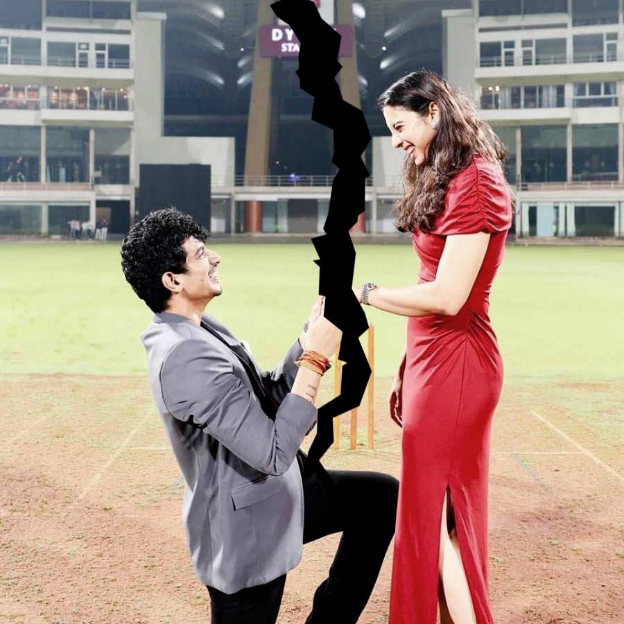 পলাশ ও স্মৃতি শেষ চিহ্নটুকু মুছে দিলেন।