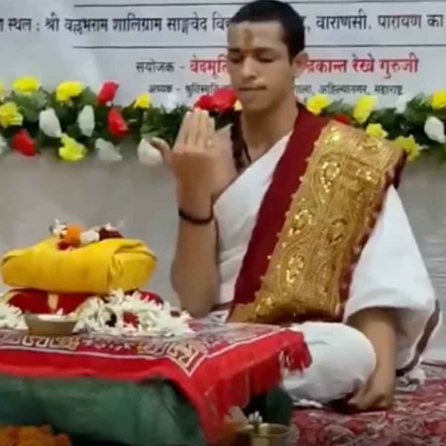 All need to know about Vedamurti Devavrat Mahesh Rekhe, 19 year old Vedic scholar praised by PM Narendra Modi for reciting 2,000 mantras