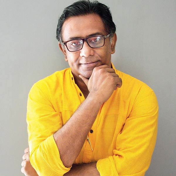 প্রথম গোয়েন্দা সিরিজ় পরিচালনায় কমলেশ্বর মুখোপাধ্যায়।