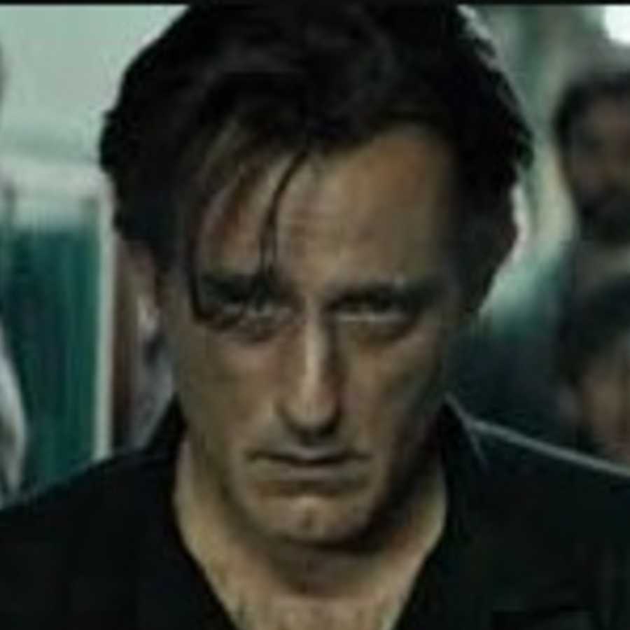 অক্ষয় খন্নার সম্পত্তির পরিমাণ কত?