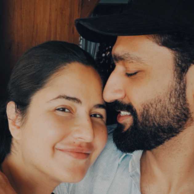 নিজেদের ছবি ভাগ করে নিয়েছেন ভিকি কৌশল। 