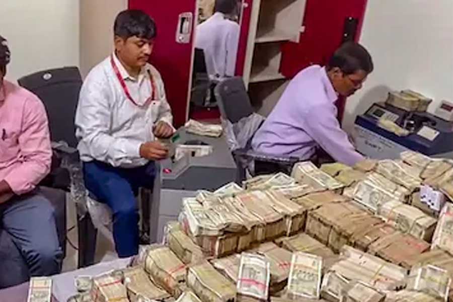 Rs 20 thousand to Rs 2 lakh cash transaction triggers 100 percent penalty in new law of Income Tax 